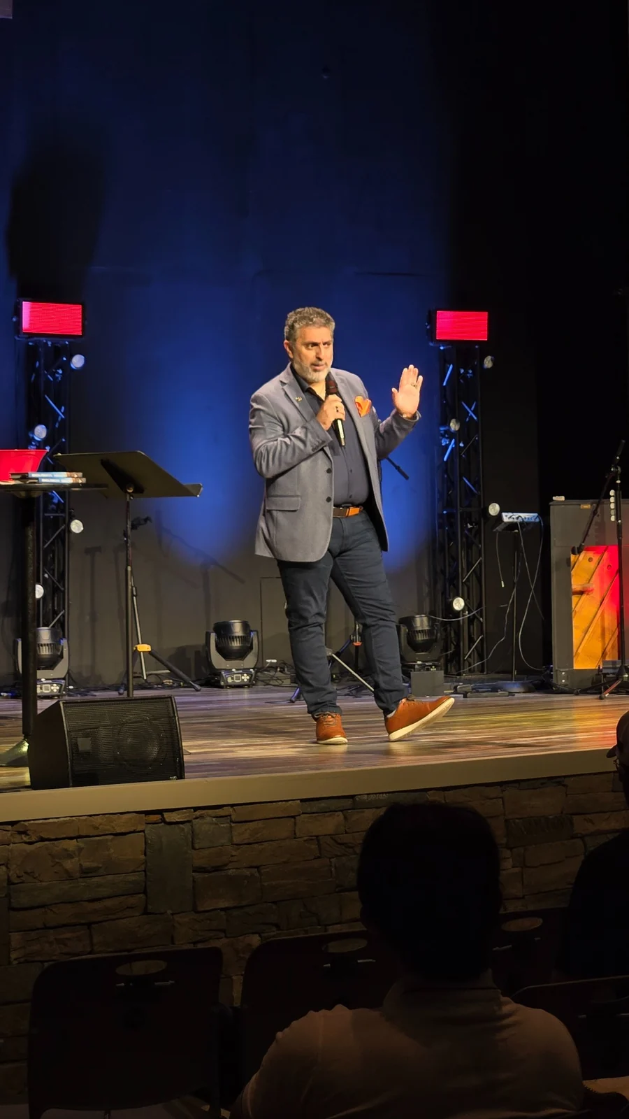 Romeo El Chaer speaking at a live leadership event